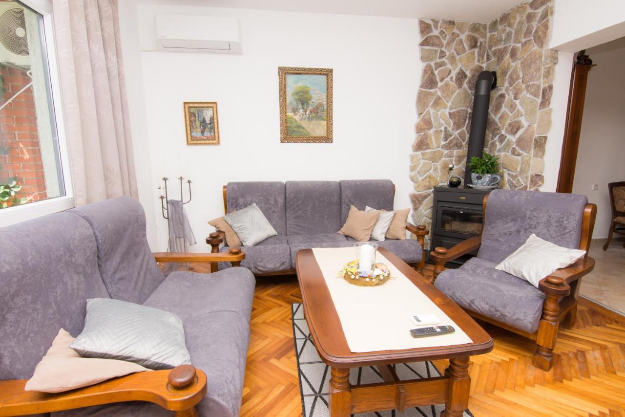 Karmela Rustic Apartment Сен Екстериор снимка